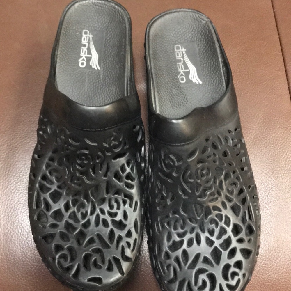 Dansko Black Pippa rubber style clogs -Size 37
